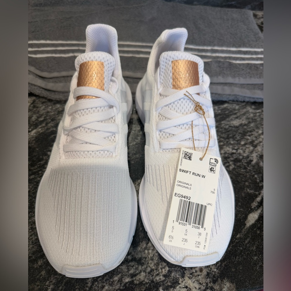 Adidas swift run